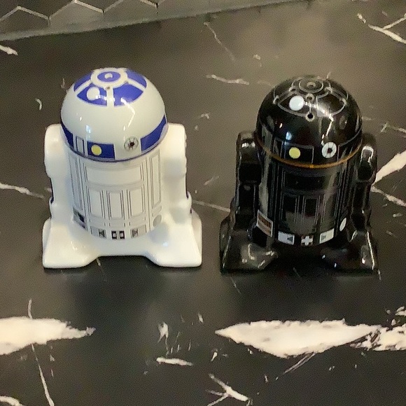 Star Wars R2-D2 Salt & Pepper shaker set - Picture 2 of 4